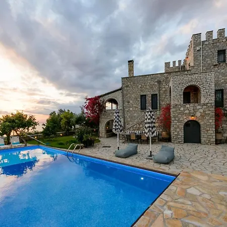 فيلة Majestic Chateau - Spectacular Seascapes & Pool كالاماتا