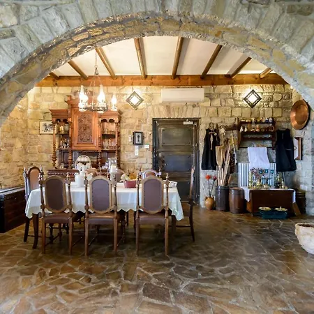 Majestic Chateau - Spectacular Seascapes & Pool