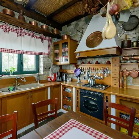 Majestic Chateau - Spectacular Seascapes & Pool