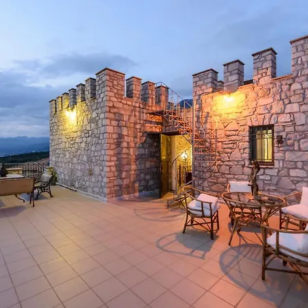 Majestic Chateau - Spectacular Seascapes & Pool Villa Kalamata