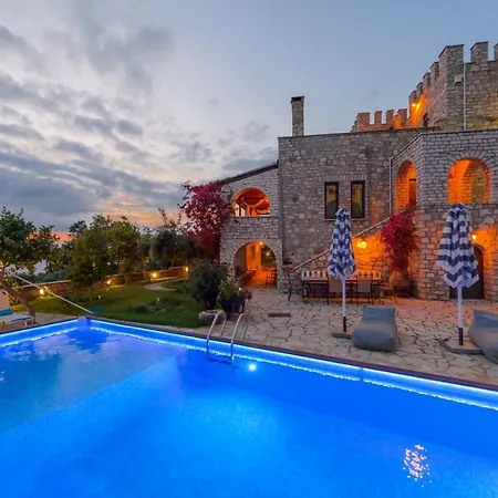 Villa Majestic Chateau - Spectacular Seascapes & Pool