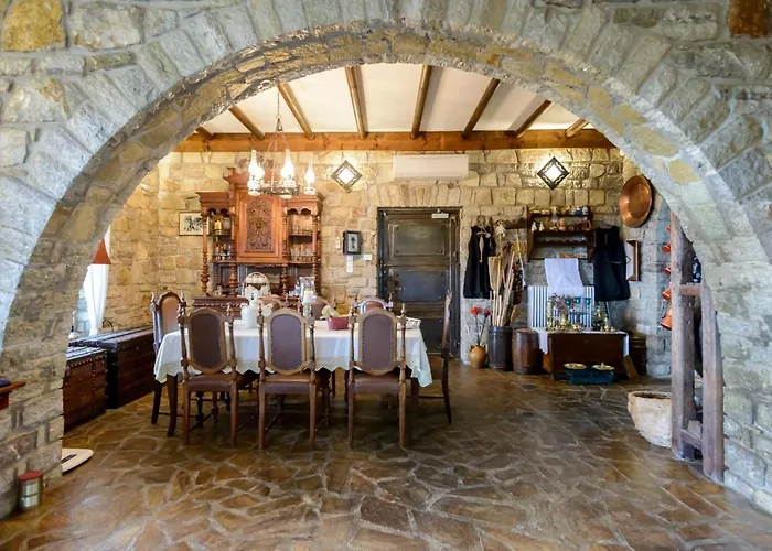 Majestic Chateau - Spectacular Seascapes & Pool