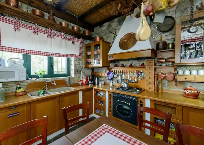 Majestic Chateau - Spectacular Seascapes & Pool