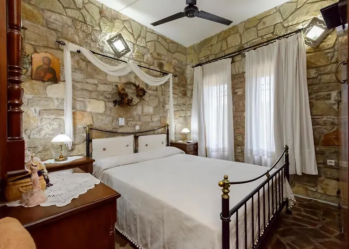 Villa Majestic Chateau - Spectacular Seascapes & Pool Calamata