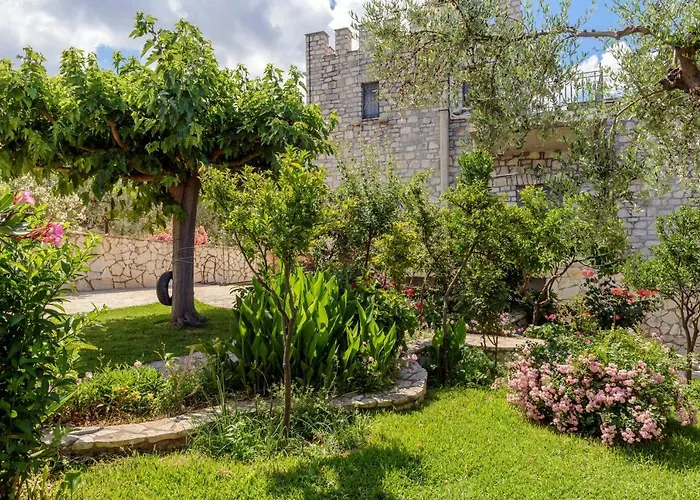 Majestic Chateau - Spectacular Seascapes & Pool Villa *