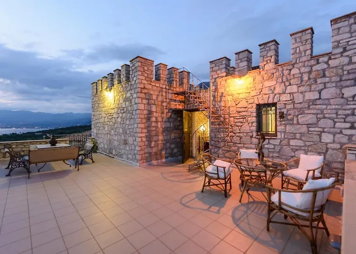 Majestic Chateau - Spectacular Seascapes & Pool Villa Calamata