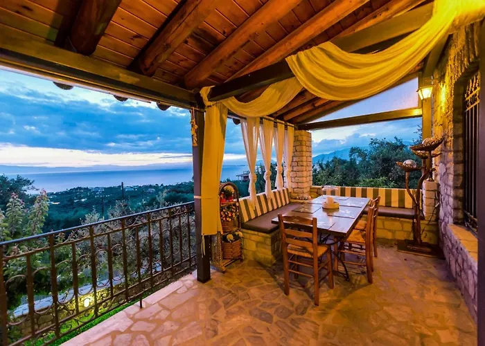 Majestic Chateau - Spectacular Seascapes & Pool Villa