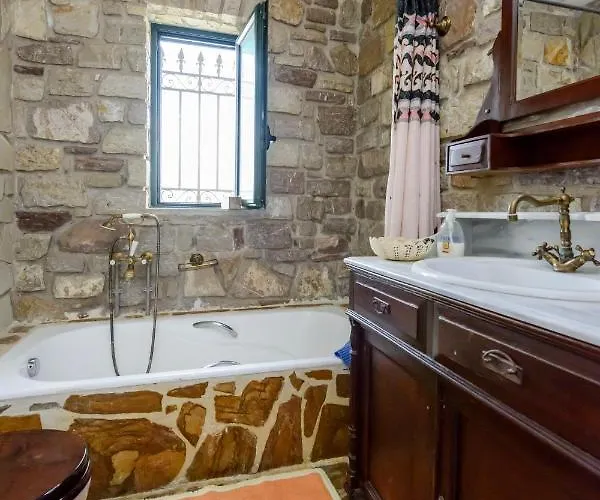 Majestic Chateau - Spectacular Seascapes & Pool Villa