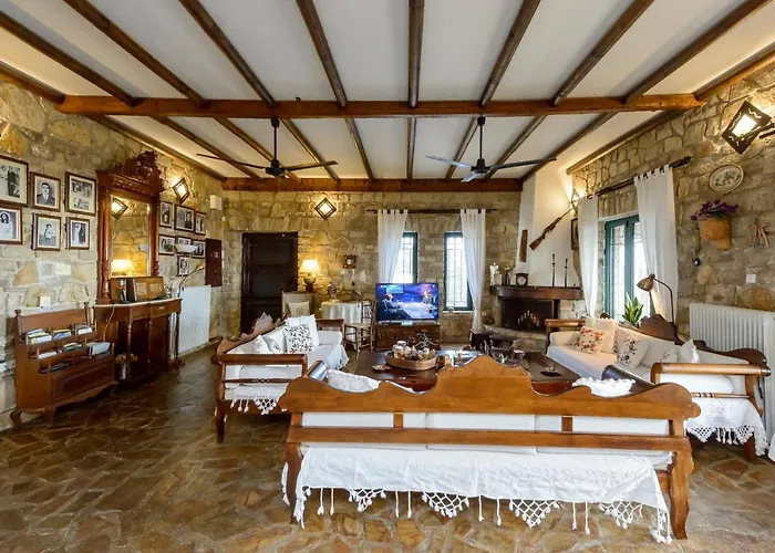 Majestic Chateau - Spectacular Seascapes & Pool Villa Calamata