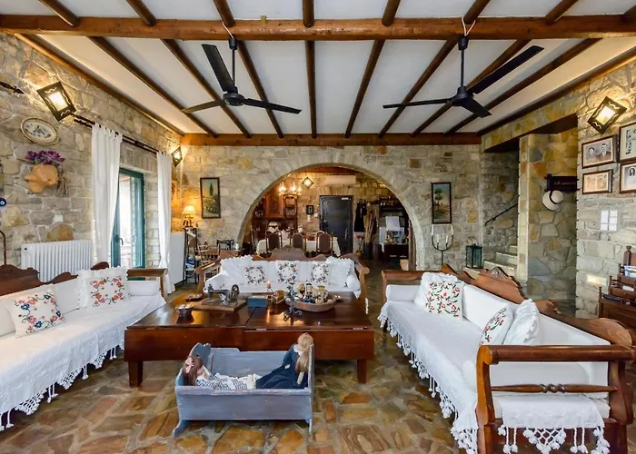 Majestic Chateau - Spectacular Seascapes & Pool *